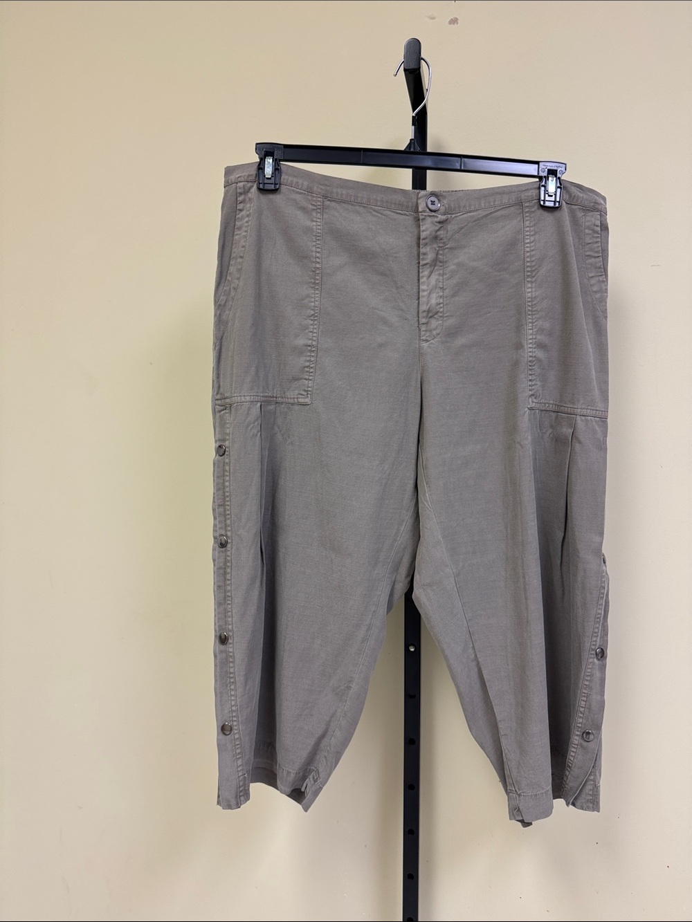 XCVI Women's Cropped Snap-Side Cargo Pants - Taupe